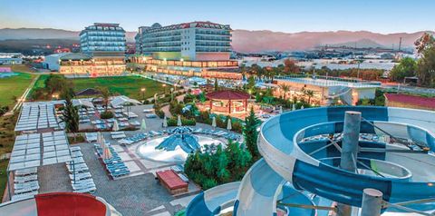 teren hotelu, zjeżdżalnia