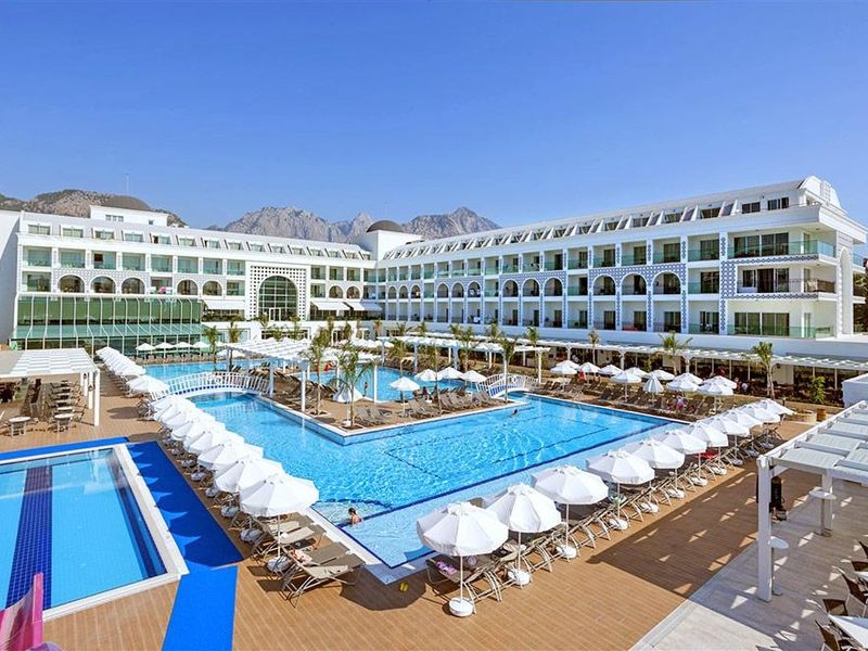 Karmir Resort