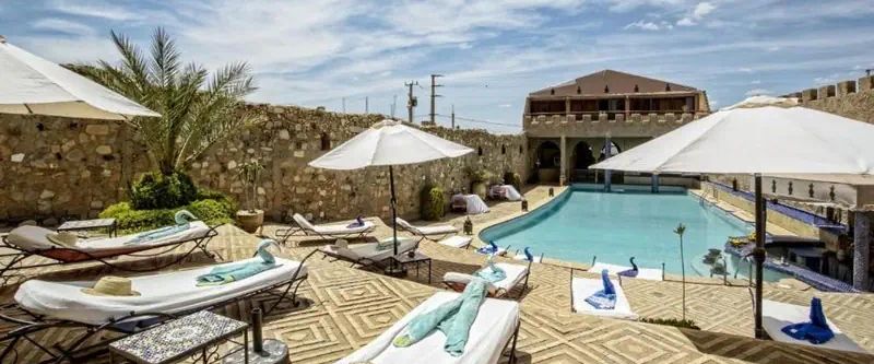 teren hotelu, basen, pool bar