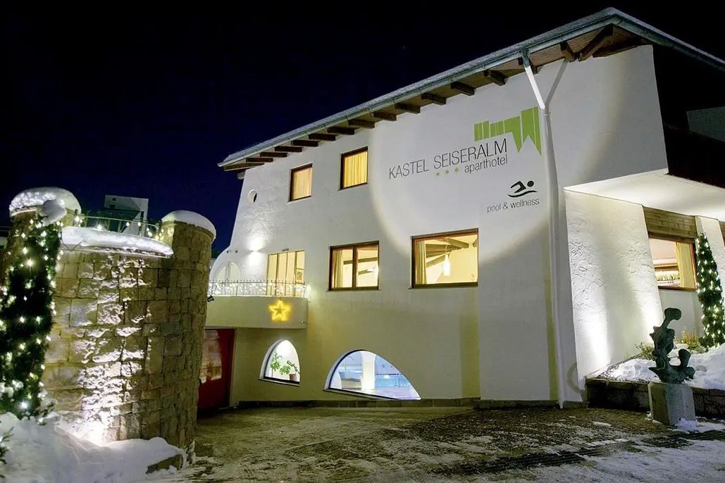 teren hotelu, budynek główny, obiekt