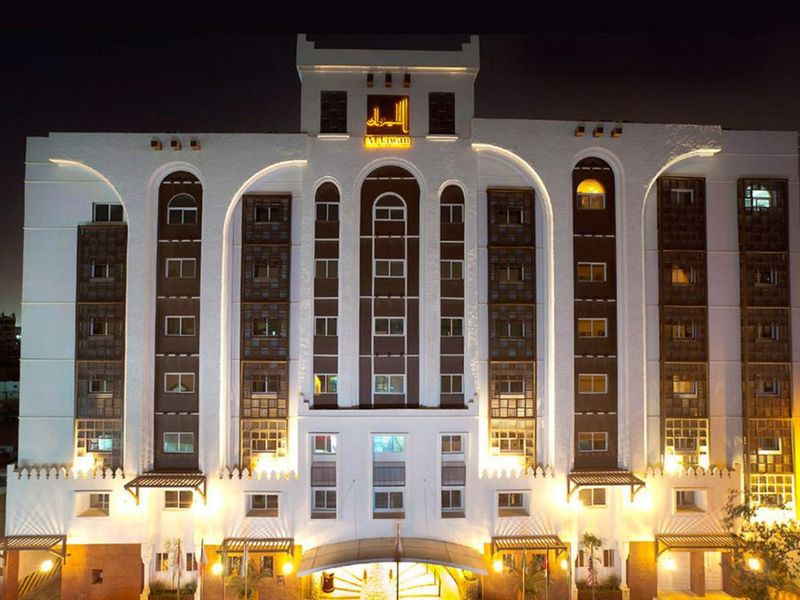 Al Liwan Suites Doha 4*