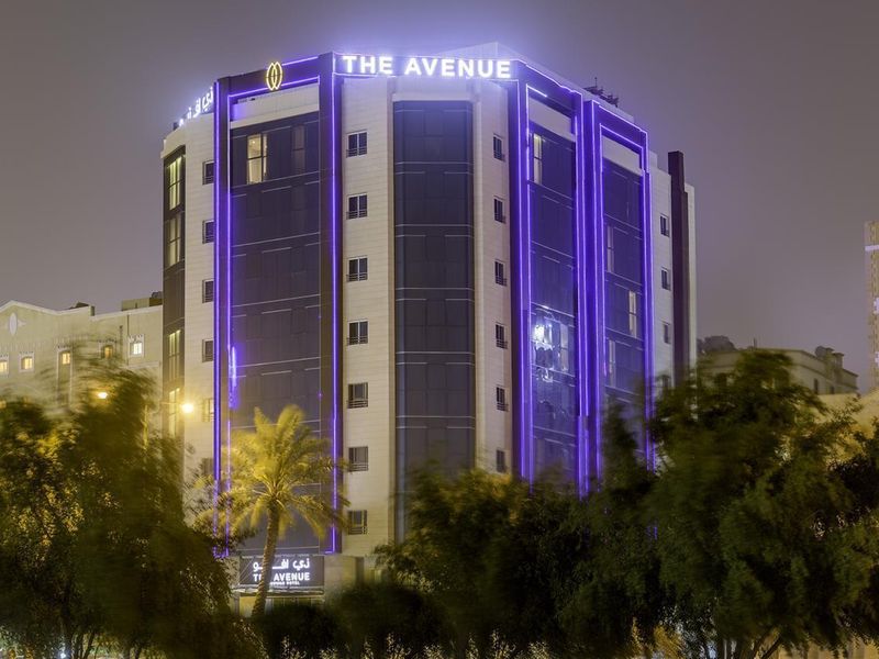 The Avenue 5*