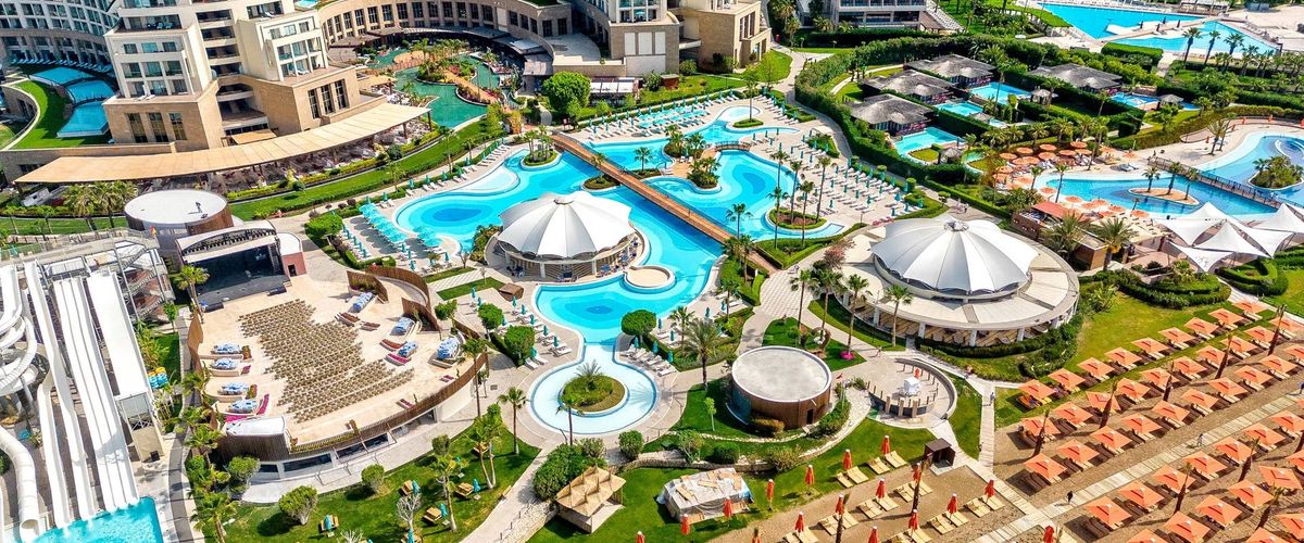 obiekt, teren hotelu, basen