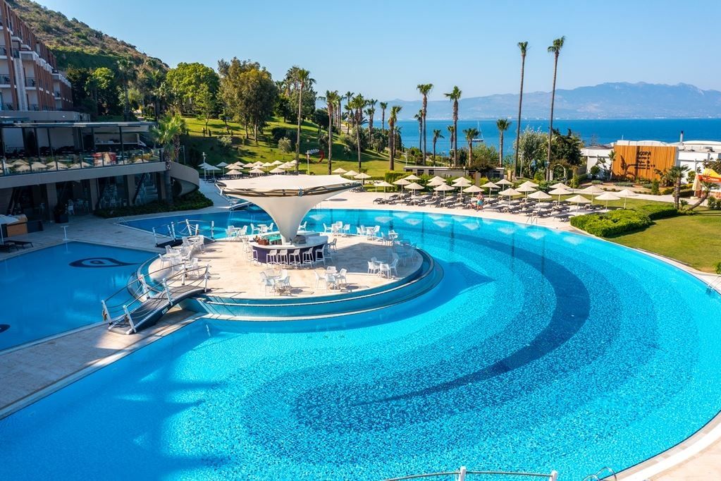 basen, pool bar