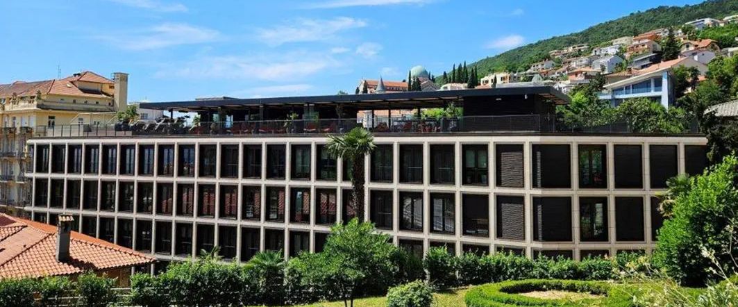 obiekt, teren hotelu