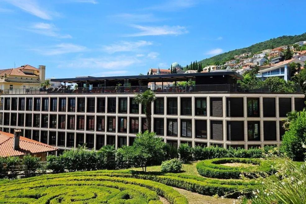 obiekt, teren hotelu