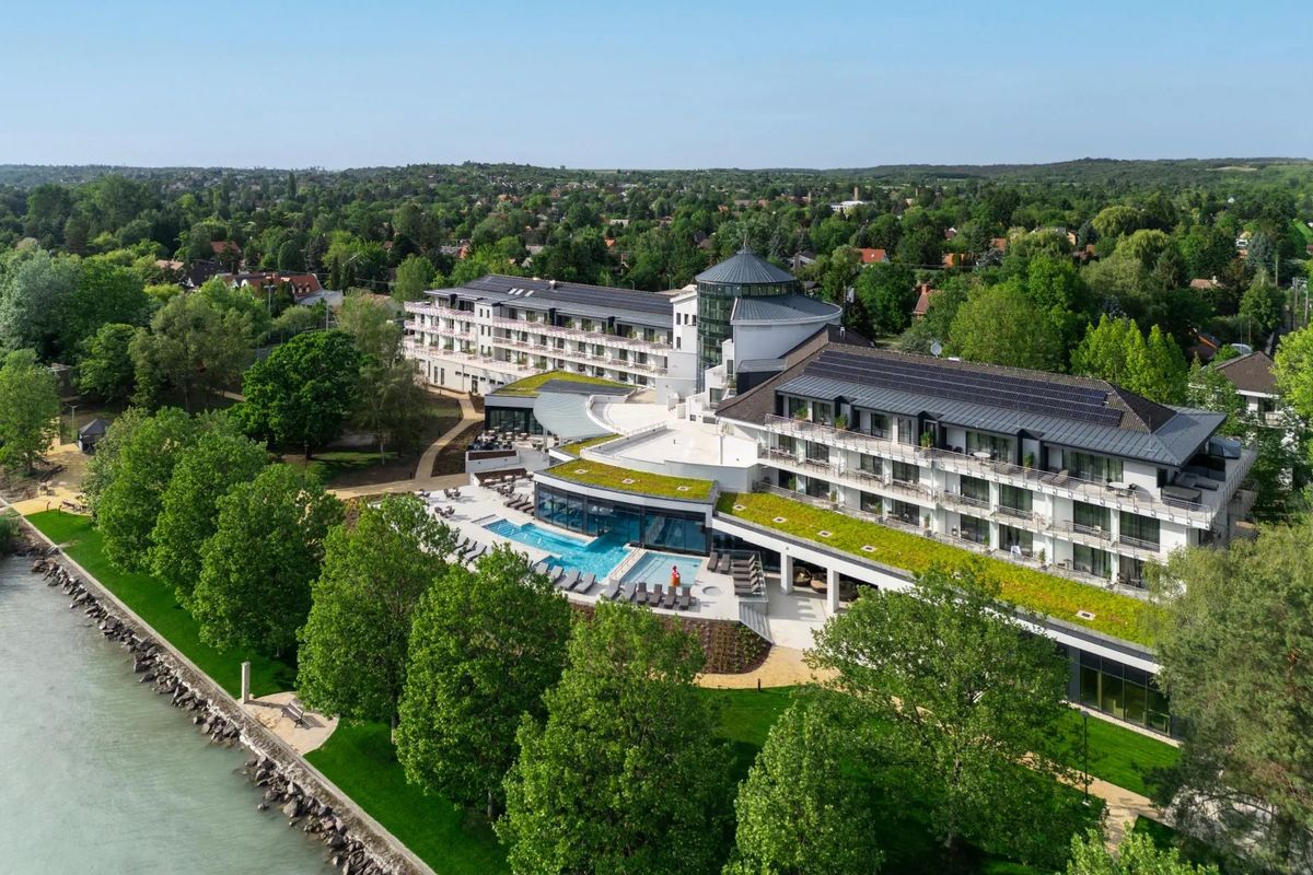 obiekt, teren hotelu, basen