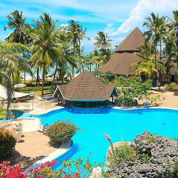 diani reef beach resort spa teren hotelu basen 1003199037 600 600