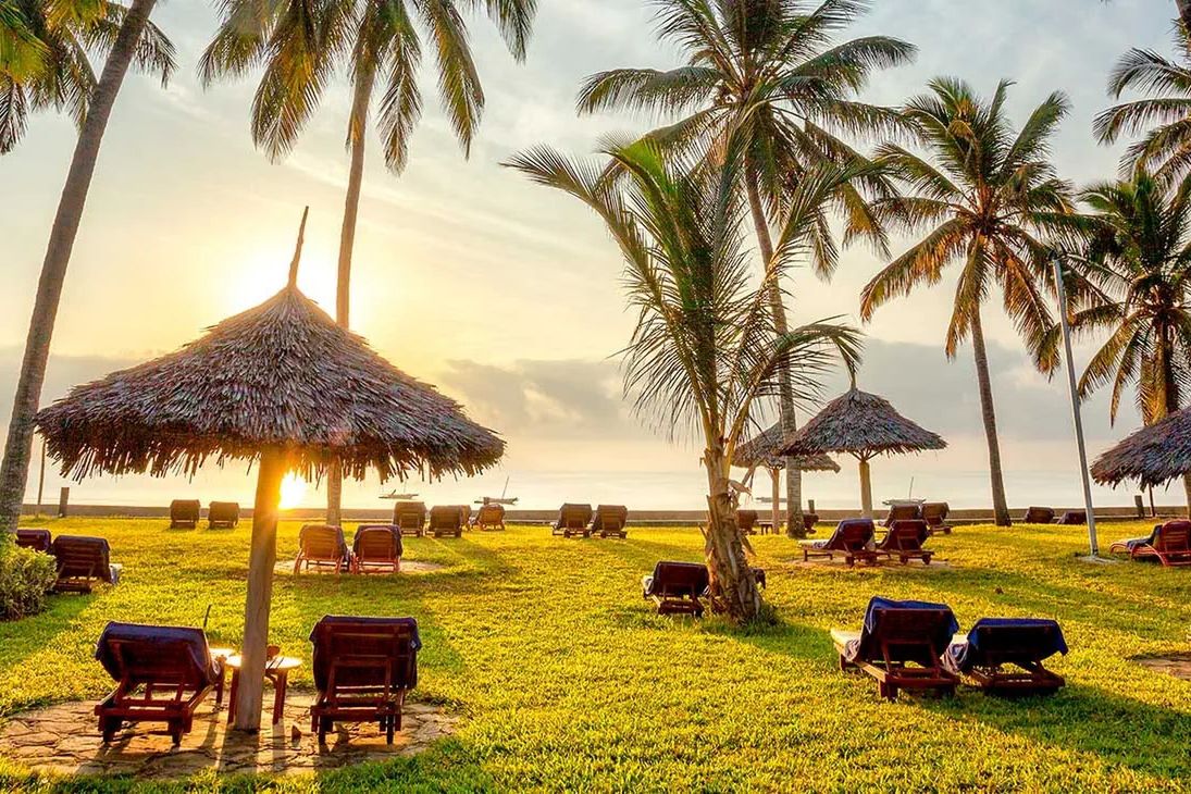 Neptune Paradise Beach Resort - teren hotelu