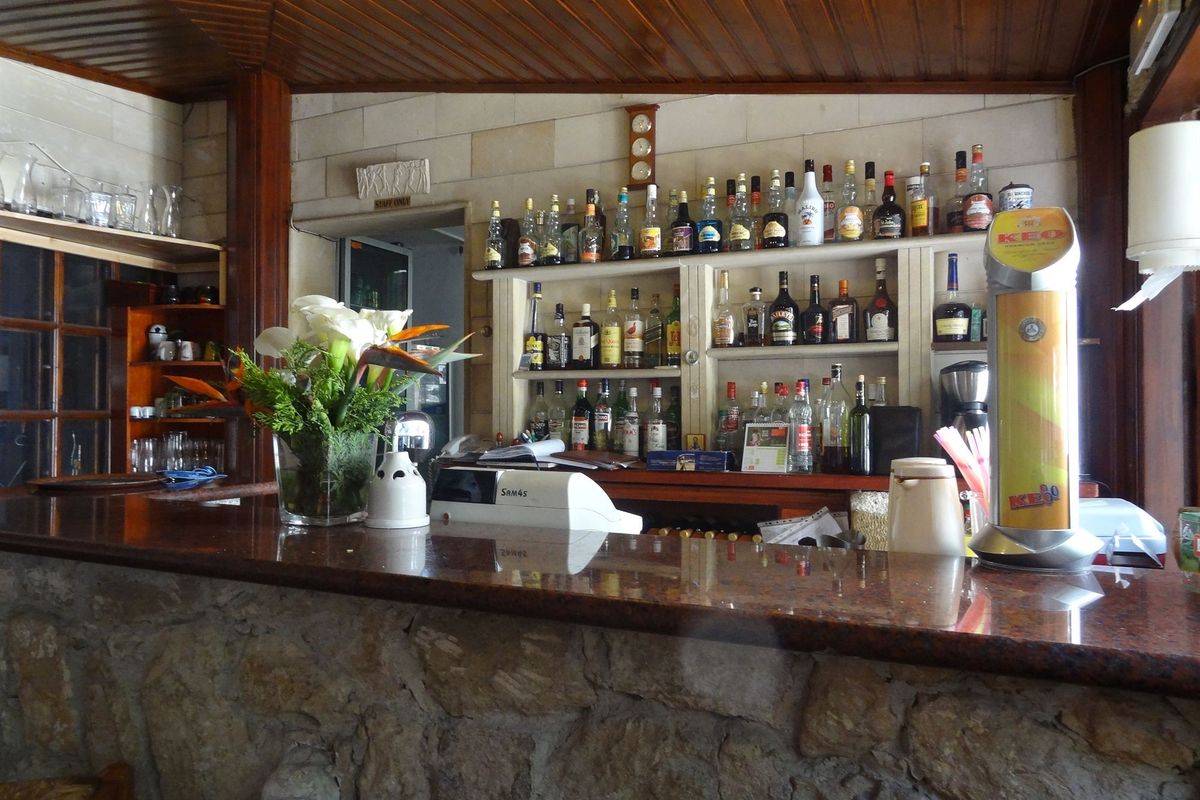 lobby bar, drink bar