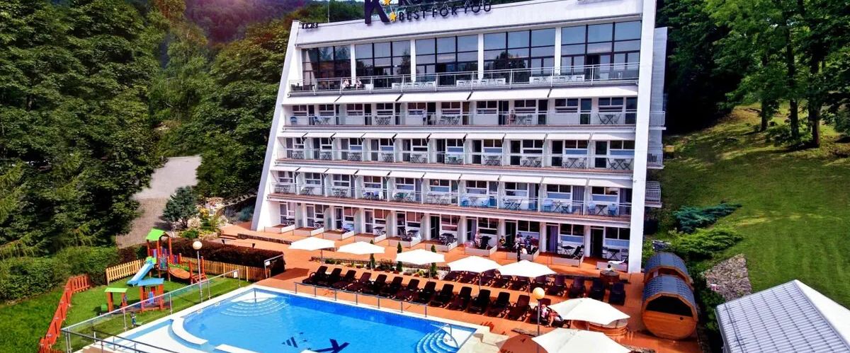 obiekt, teren hotelu, basen