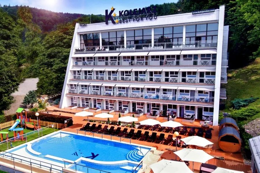 obiekt, teren hotelu, basen