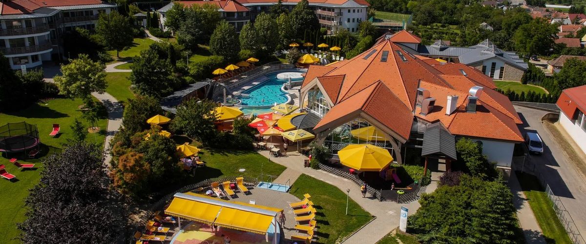 obiekt, teren hotelu, basen