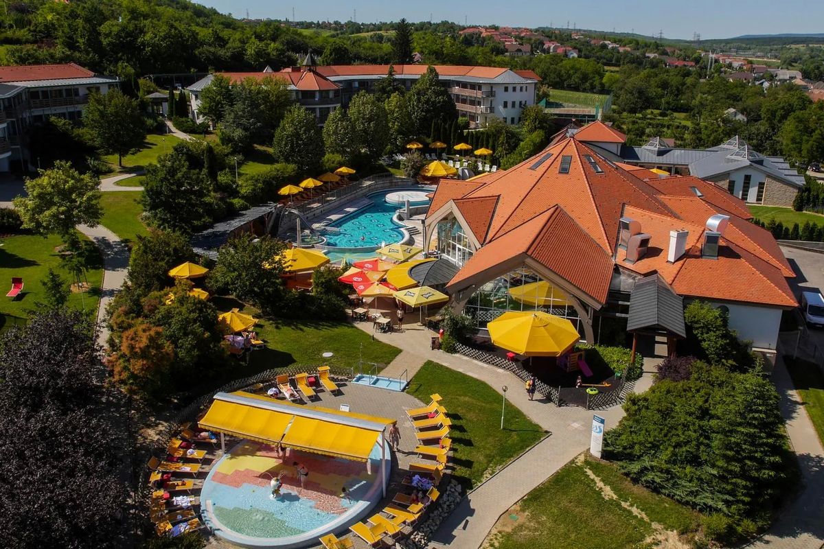 obiekt, teren hotelu, basen