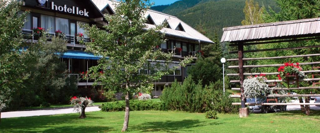 teren hotelu, góry, obiekt
