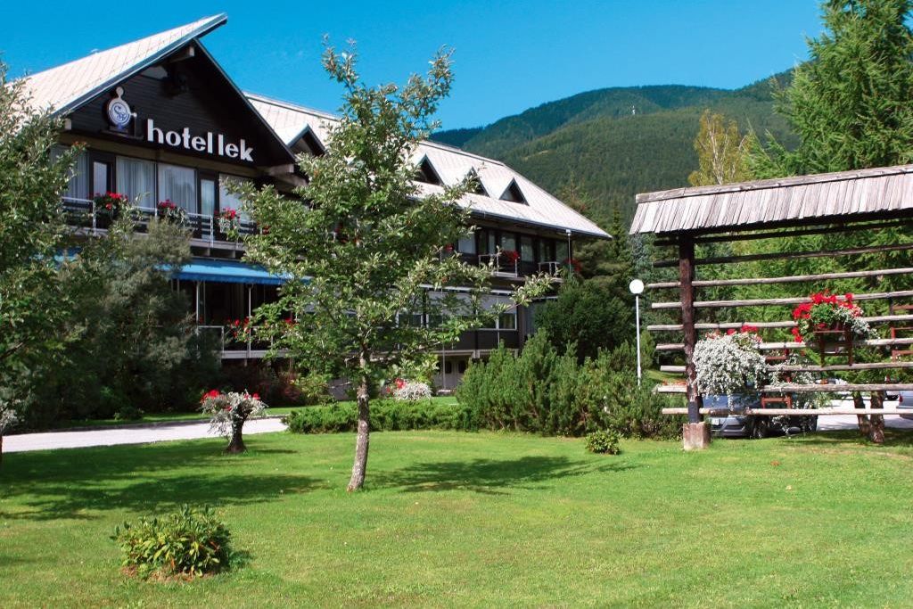 teren hotelu, góry, obiekt