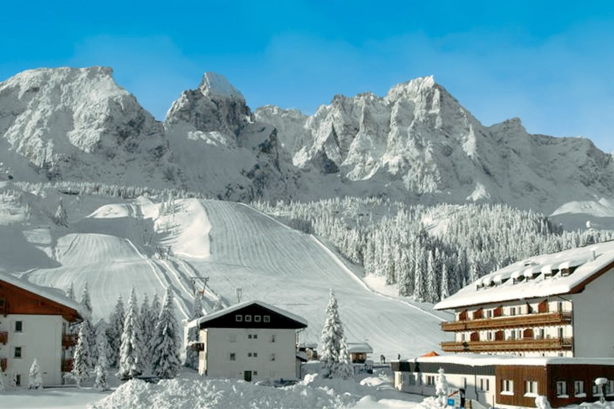 obiekt, budynek główny, teren hotelu