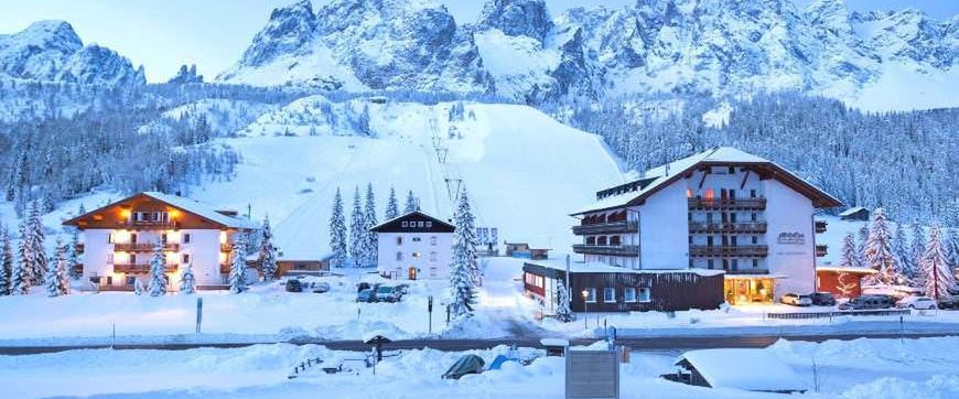 obiekt, budynek główny, teren hotelu