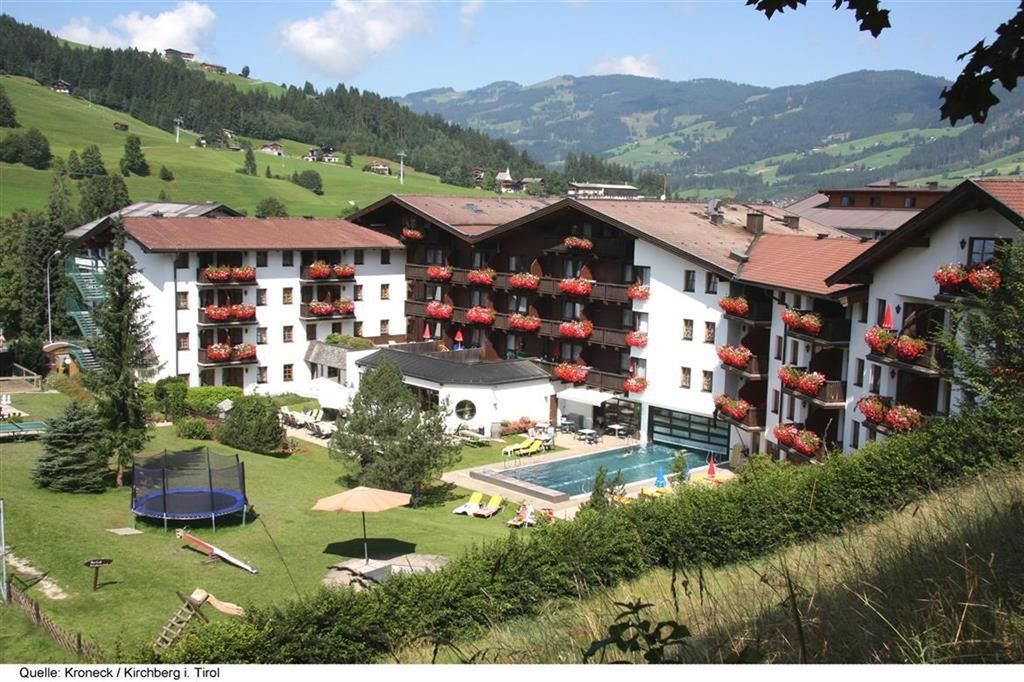 budynek główny, teren hotelu, zwiedzanie