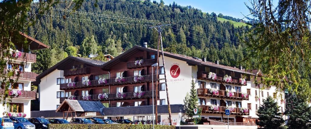 budynek główny, teren hotelu, zwiedzanie