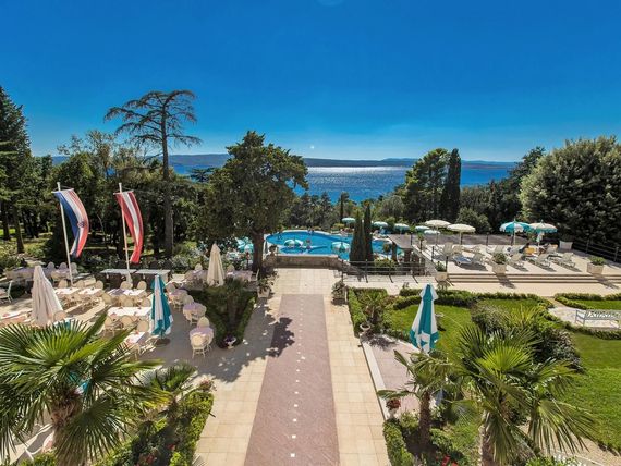 obiekt, teren hotelu, basen