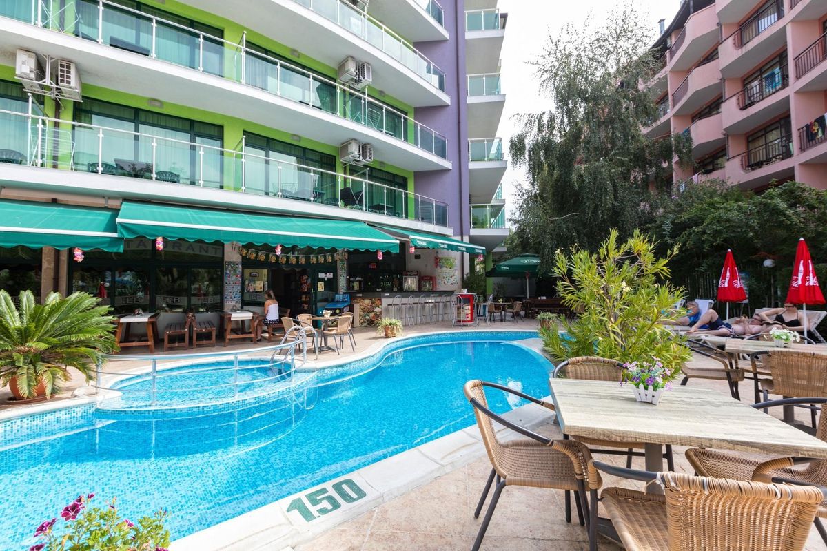basen, pool bar, kawiarnia