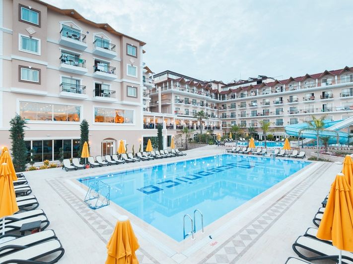 L' Oceanica Beach Resort