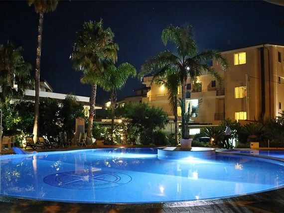 obiekt, teren hotelu, basen