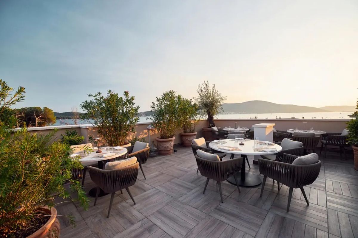 teren hotelu, restauracja