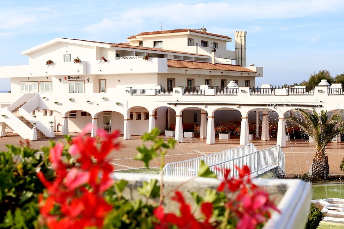 obiekt, budynek główny, teren hotelu