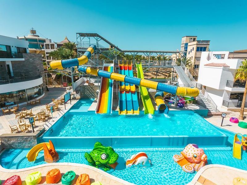 La Rosa Waves Resort