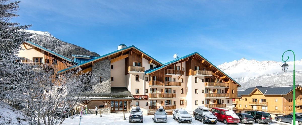 obiekt, teren hotelu