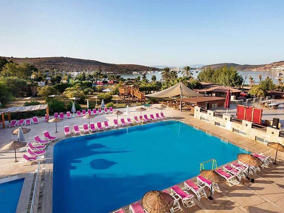 basen, teren hotelu