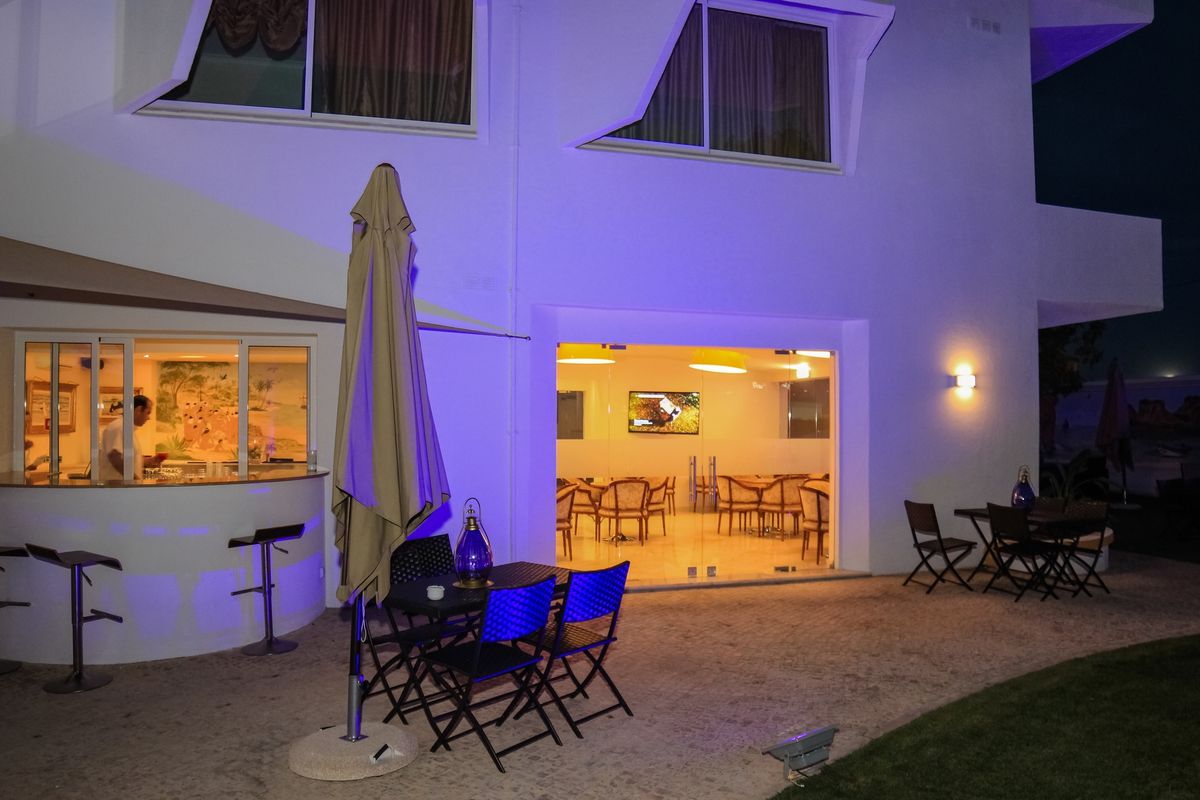 teren hotelu, drink bar