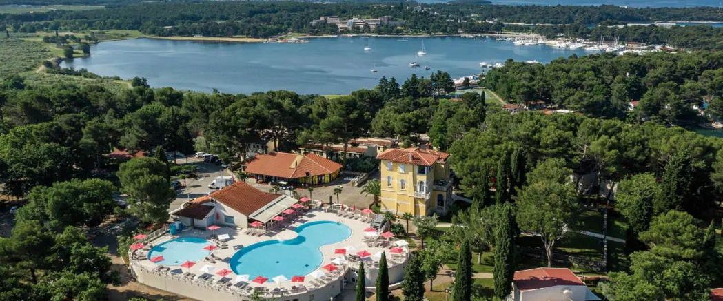 obiekt, teren hotelu