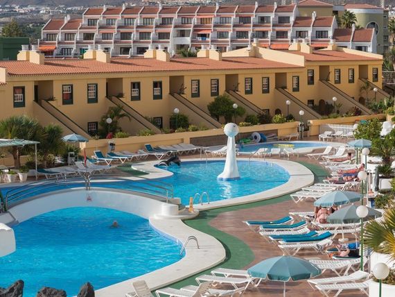 obiekt, teren hotelu, basen