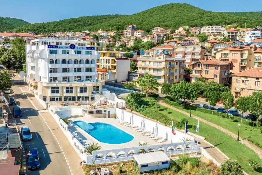 obiekt, teren hotelu, basen