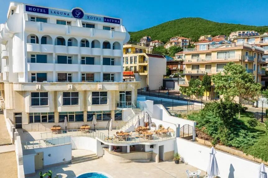 obiekt, teren hotelu, basen