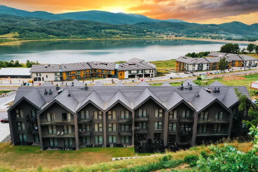 teren hotelu, budynek główny