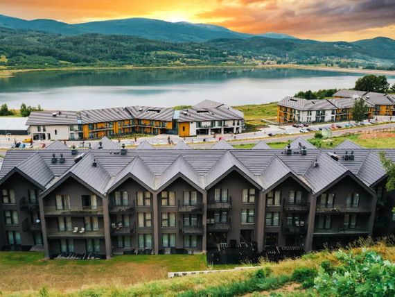 Lake Hill Apartments