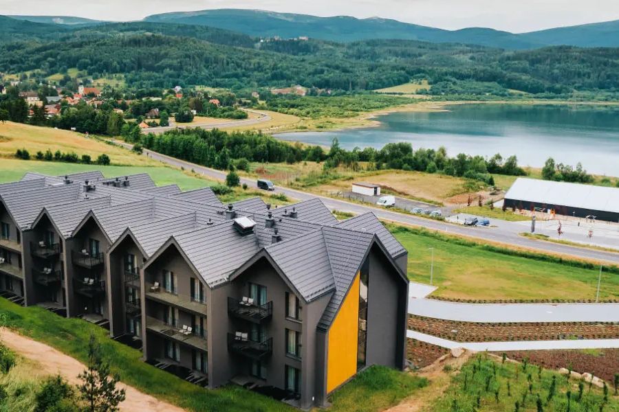 teren hotelu, budynek główny