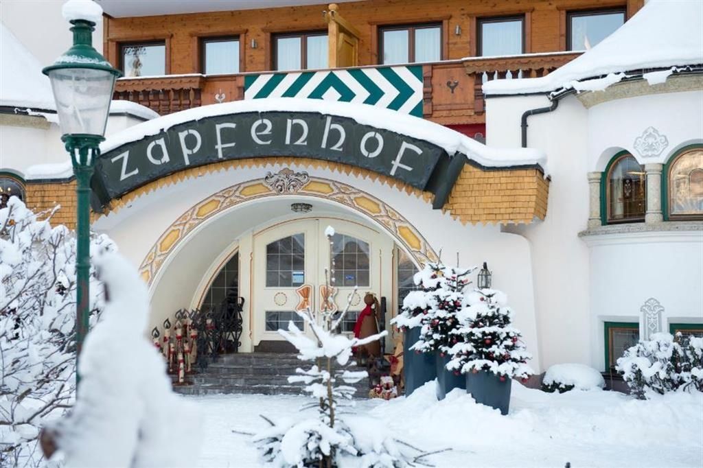 obiekt, budynek główny, teren hotelu