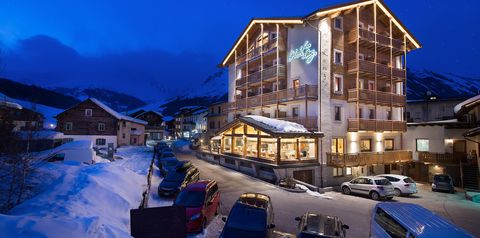 obiekt, budynek główny, teren hotelu