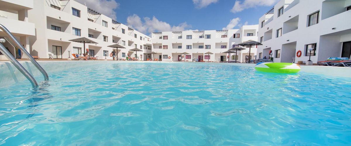 obiekt, teren hotelu, basen