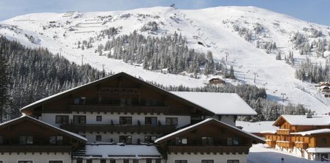 obiekt, budynek główny, teren hotelu