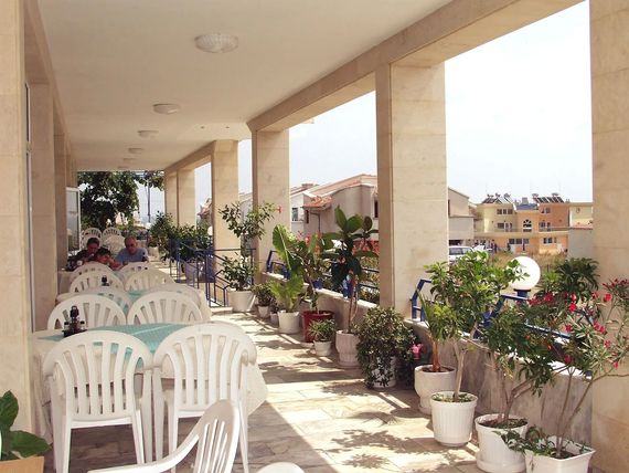 Larisa 3*