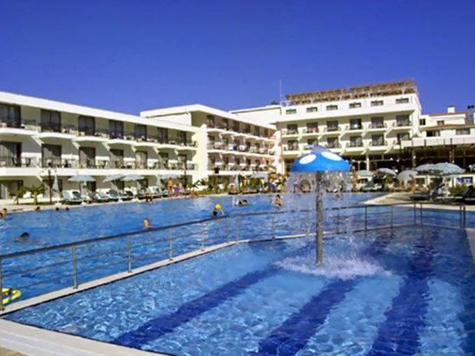 Larissa Vista