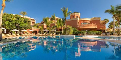 obiekt, teren hotelu, basen