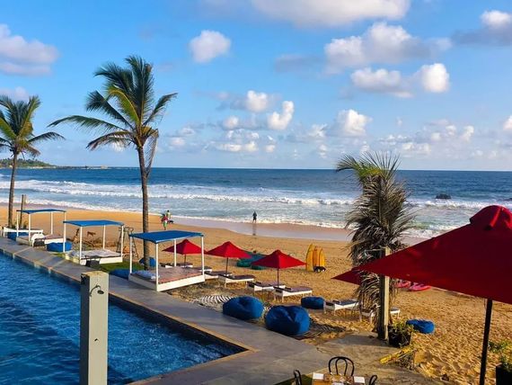 teren hotelu, basen, plaża