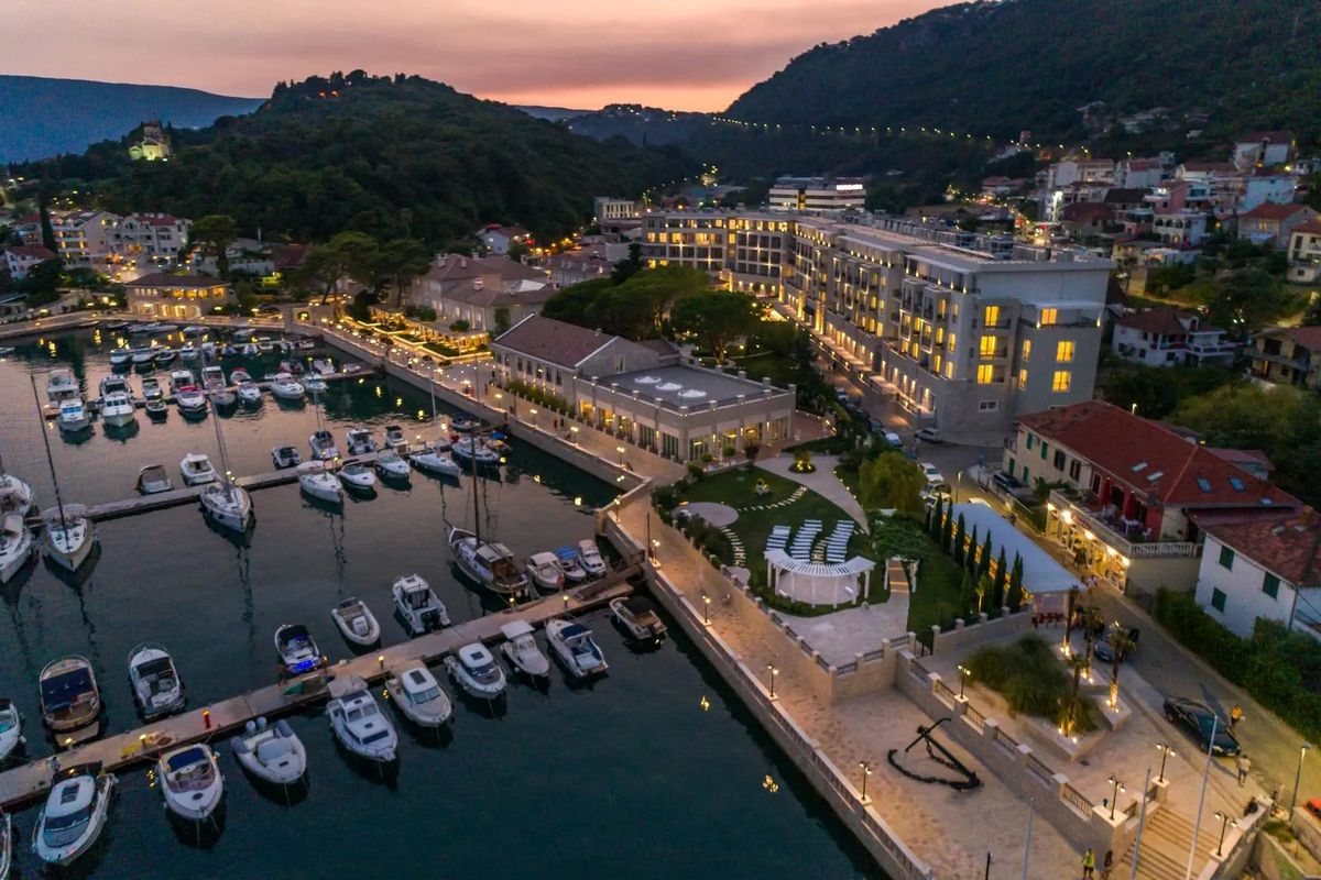 obiekt, teren hotelu